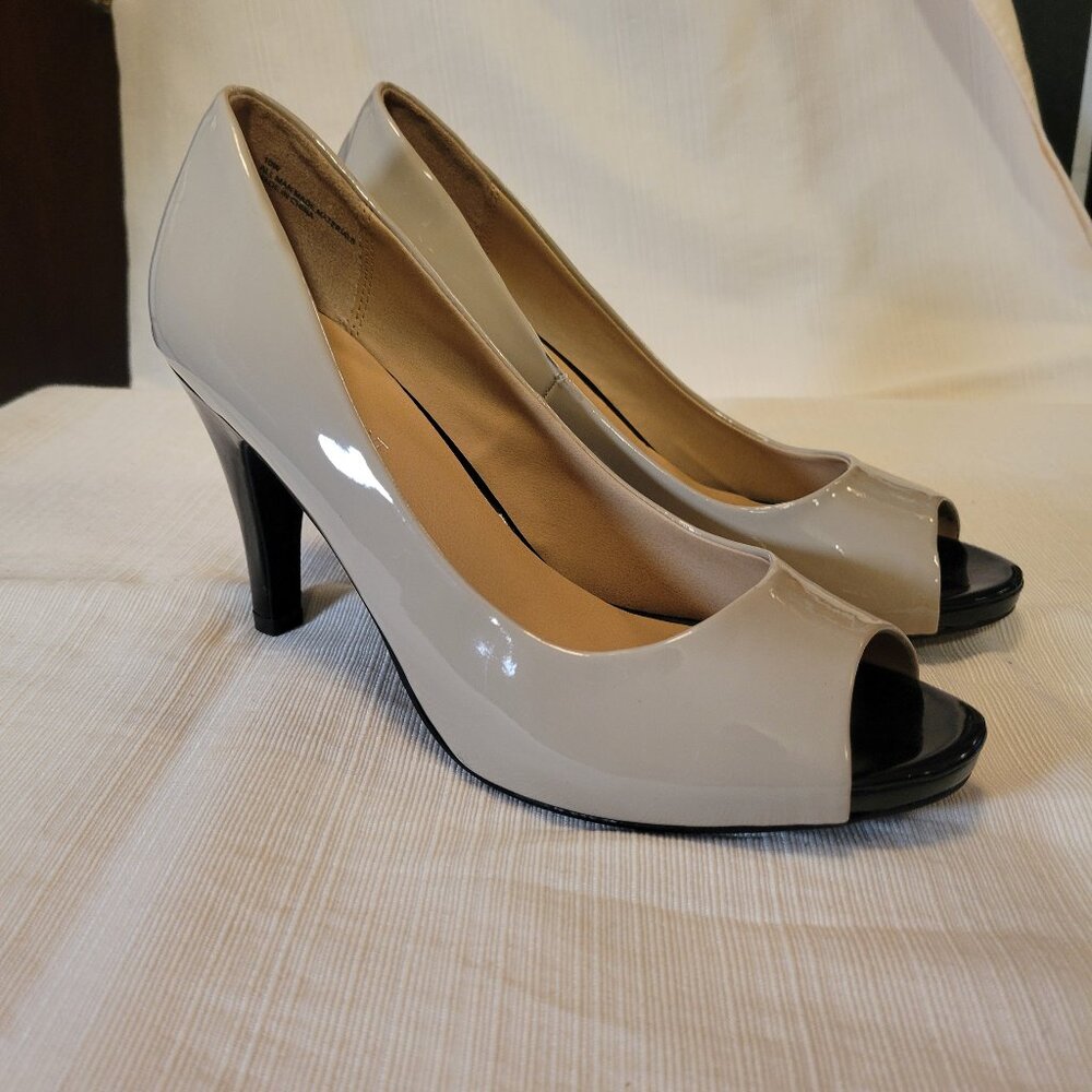 BRAND NEW Lane Bryant Taupe & Black Heels - 10W